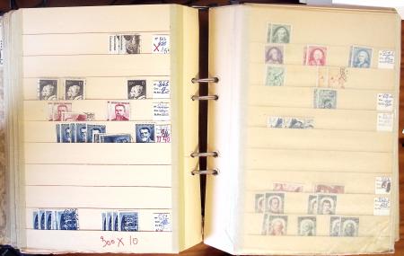 1852-1959, Deux classeurs constituant un stock de timbres