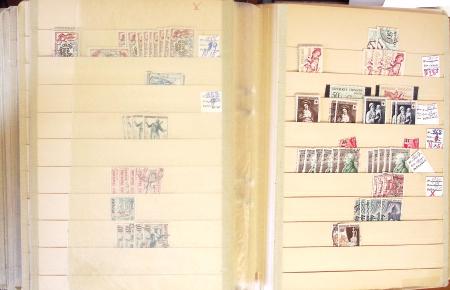 1852-1959, Deux classeurs constituant un stock de timbres