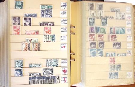 1852-1959, Deux classeurs constituant un stock de timbres