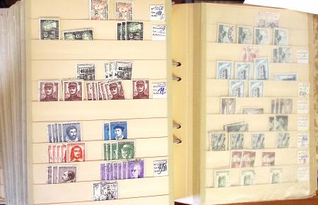 1852-1959, Deux classeurs constituant un stock de timbres
