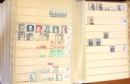 1852-1959, Deux classeurs constituant un stock de timbres