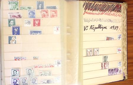 1852-1959, Deux classeurs constituant un stock de timbres