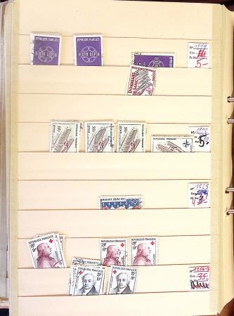 1852-1959, Deux classeurs constituant un stock de timbres