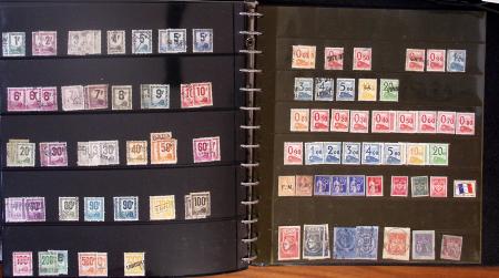 1900-2012, Collection en 11 albums, avec N°122 neuf