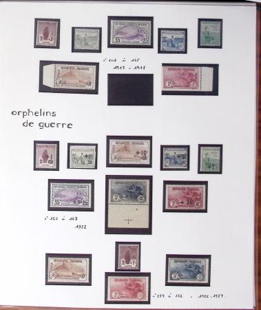 1900-2012, Collection en 11 albums, avec N°122 neuf