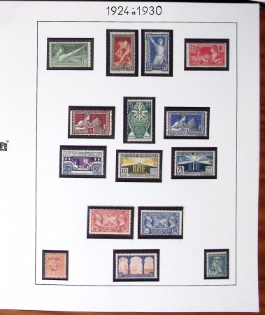 1900-2012, Collection en 11 albums, avec N°122 neuf