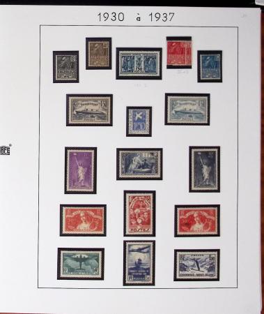 1900-2012, Collection en 11 albums, avec N°122 neuf