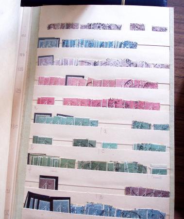 1849-1979, Important stock de timbres en 8 classeurs