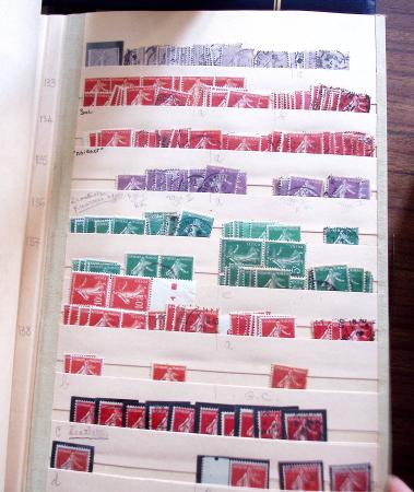 1849-1979, Important stock de timbres en 8 classeurs