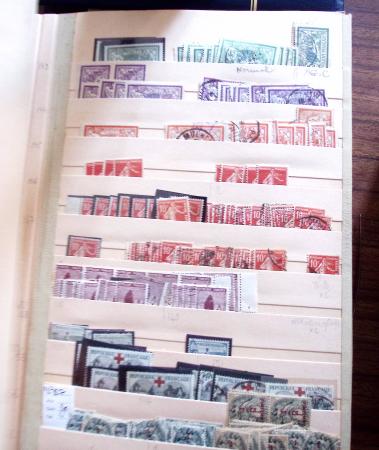 1849-1979, Important stock de timbres en 8 classeurs