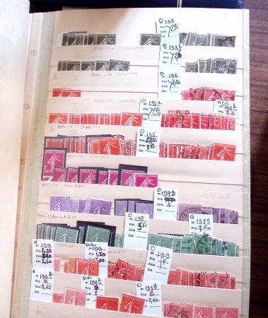 1849-1979, Important stock de timbres en 8 classeurs
