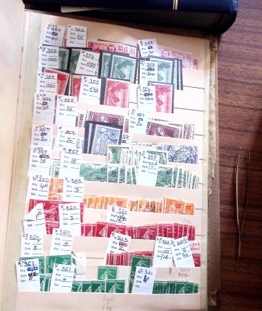 1849-1979, Important stock de timbres en 8 classeurs