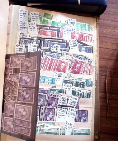 1849-1979, Important stock de timbres en 8 classeurs