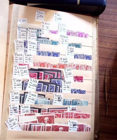 1849-1979, Important stock de timbres en 8 classeurs