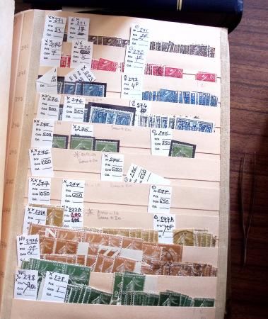 1849-1979, Important stock de timbres en 8 classeurs