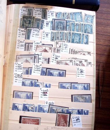 1849-1979, Important stock de timbres en 8 classeurs