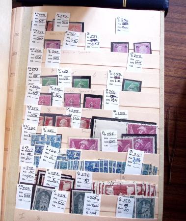 1849-1979, Important stock de timbres en 8 classeurs