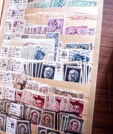 1849-1979, Important stock de timbres en 8 classeurs
