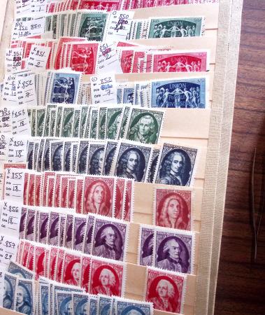 1849-1979, Important stock de timbres en 8 classeurs