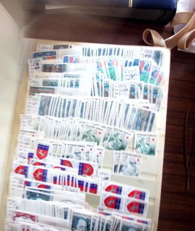 1849-1979, Important stock de timbres en 8 classeurs
