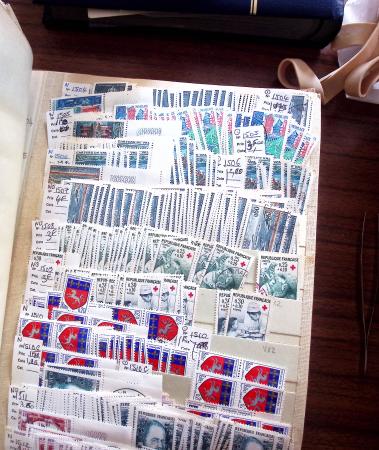 1849-1979, Important stock de timbres en 8 classeurs
