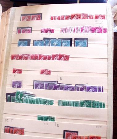 1849-1979, Important stock de timbres en 8 classeurs