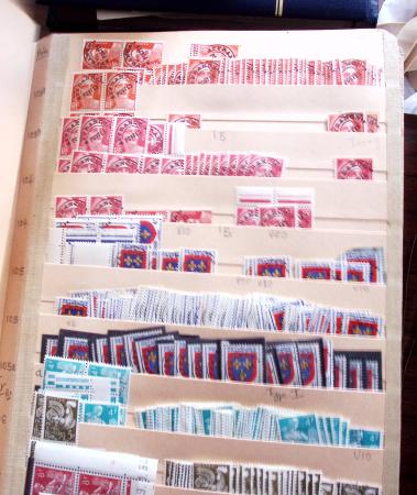 1849-1979, Important stock de timbres en 8 classeurs