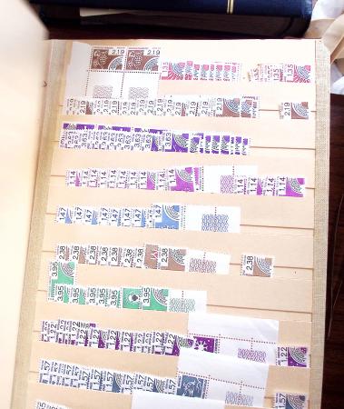 1849-1979, Important stock de timbres en 8 classeurs