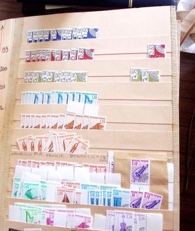 1849-1979, Important stock de timbres en 8 classeurs