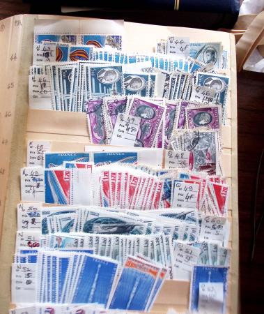 1849-1979, Important stock de timbres en 8 classeurs