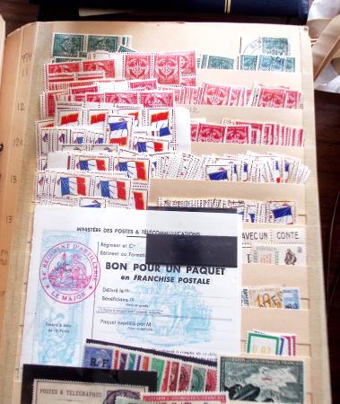 1849-1979, Important stock de timbres en 8 classeurs