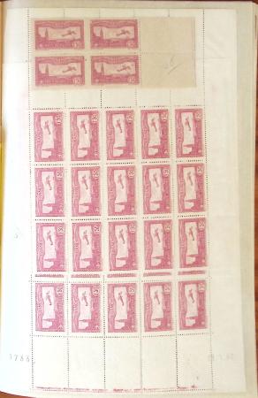 1930-1998, Lot de fin de catalogue, rangé dans 9 classeurs