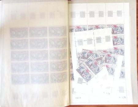 1930-1998, Lot de fin de catalogue, rangé dans 9 classeurs