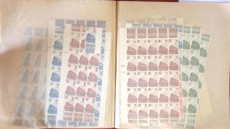 1930-1998, Lot de fin de catalogue, rangé dans 9 classeurs
