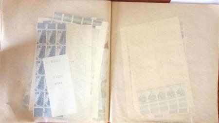1930-1998, Lot de fin de catalogue, rangé dans 9 classeurs