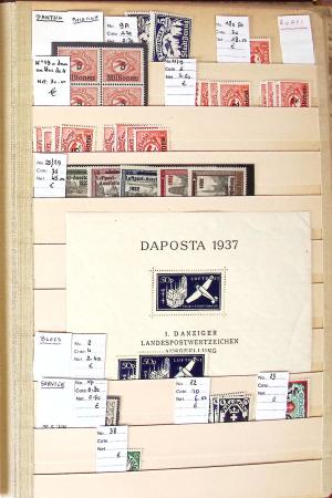 1860-1980 Chiefly mint stock of Europe in 23 large MOC stockbooks,