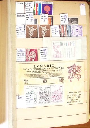 1860-1980 Chiefly mint stock of Europe in 23 large MOC stockbooks,