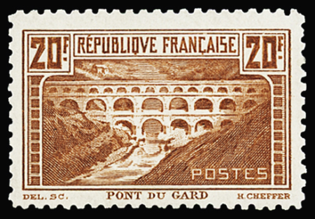 N°262B 20f Pont du Gard, dentelé 11, bon centrage,