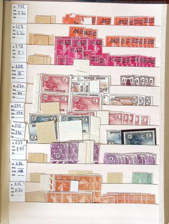 1860-1975, Stock de France neuf */** en 3 classeurs,