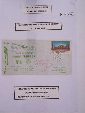 Collection de 38 pages intitulée "objets volants identifiés