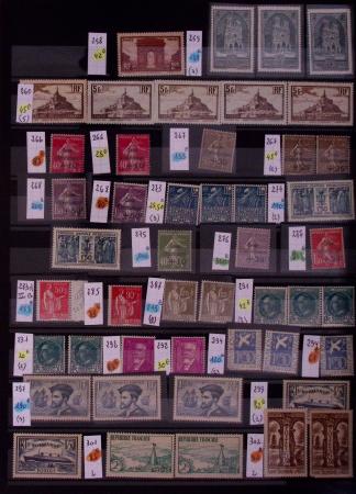 1849-1964, Sélection de pièces clés en un classeur rouge