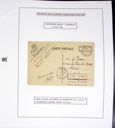 Collection de 60 pages dans reliure Safe noir : la reprise des relations aériennes françaises 1944 - 1945 dont Saumur - La Réunion (20.5.45) avec vignette tricolore. TB