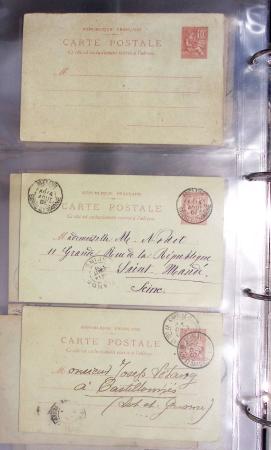 Lot de 77 entiers cartes postales 10c Mouchon et 10c Mouchon retouché avec illustrations dessinées ou peintes à la main. TB