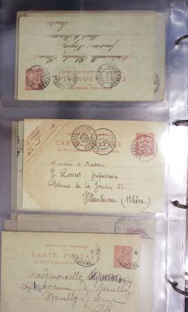 Lot de 77 entiers cartes postales 10c Mouchon et 10c Mouchon retouché avec illustrations dessinées ou peintes à la main. TB