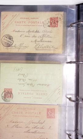Lot de 77 entiers cartes postales 10c Mouchon et 10c Mouchon retouché avec illustrations dessinées ou peintes à la main. TB