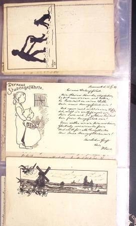 Album noir contenant 160 entiers cartes postales étrangères avec illustrations dessinées ou peintes à la main dont Autriche (10) - Allemagne (63) - Sarre (1) - Suisse (24) - Belgique (9) - Portugal (3) - Danemark (1)
