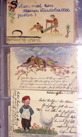 Album noir contenant 160 entiers cartes postales étrangères avec illustrations dessinées ou peintes à la main dont Autriche (10) - Allemagne (63) - Sarre (1) - Suisse (24) - Belgique (9) - Portugal (3) - Danemark (1)
