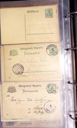Album noir contenant 160 entiers cartes postales étrangères avec illustrations dessinées ou peintes à la main dont Autriche (10) - Allemagne (63) - Sarre (1) - Suisse (24) - Belgique (9) - Portugal (3) - Danemark (1)