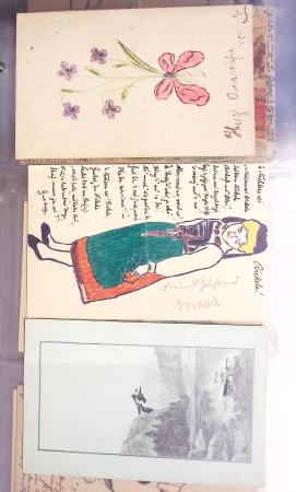 Album noir contenant 160 entiers cartes postales étrangères avec illustrations dessinées ou peintes à la main dont Autriche (10) - Allemagne (63) - Sarre (1) - Suisse (24) - Belgique (9) - Portugal (3) - Danemark (1)