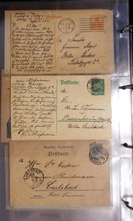Album noir contenant 160 entiers cartes postales étrangères avec illustrations dessinées ou peintes à la main dont Autriche (10) - Allemagne (63) - Sarre (1) - Suisse (24) - Belgique (9) - Portugal (3) - Danemark (1)